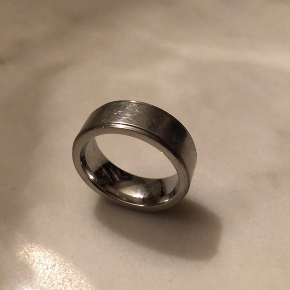 Size 8 men’s wedding band